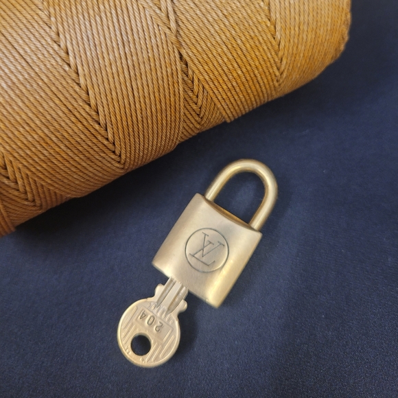 Authentic LV #204 Lock and Key - Picture 13 of 15
